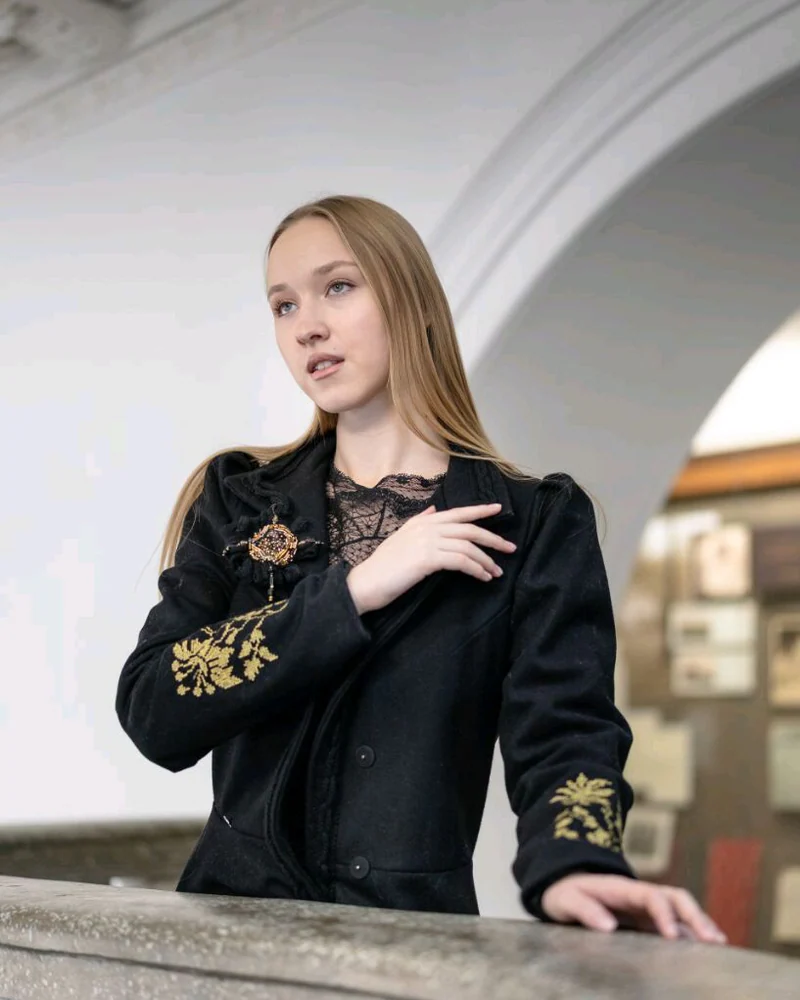 Длинное пальто-платье, с вышивкой, шерсть Италия