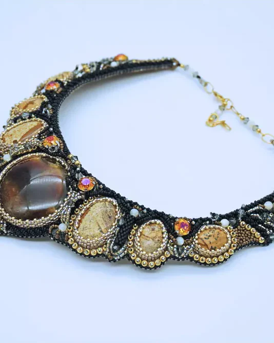 Колье с натуральными камнями и Swarovski