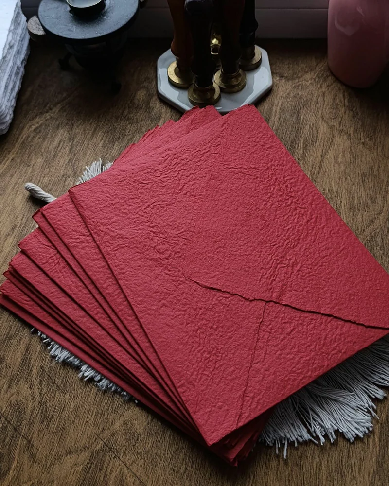 Конверты ручного литья 13 × 17 см — Красный