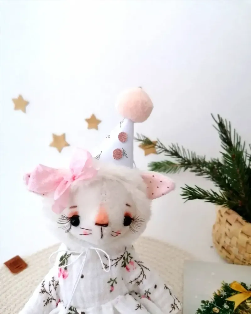 Белая кошечка, 18 см