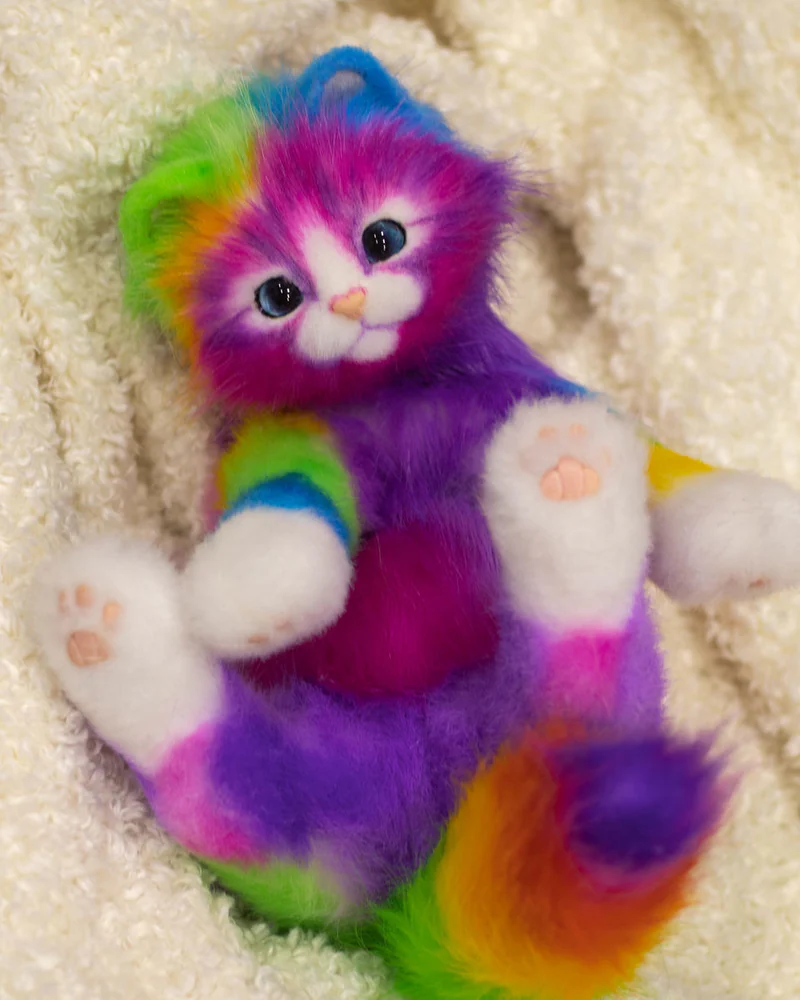 Радужная кошка