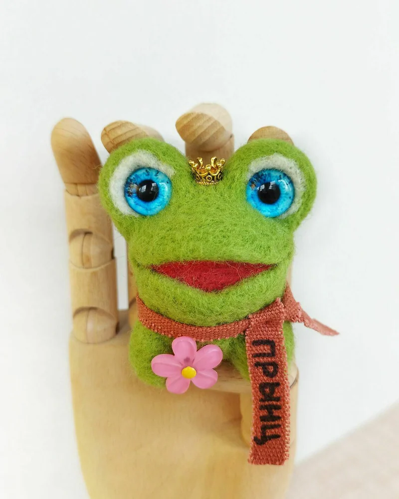 Царевна лягушка игрушка из шерсти, Маленький лягушонок