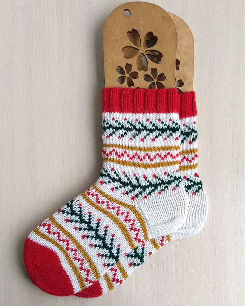 Новогодний подарочный набор вязаных носков RussianSocks ручной работы в коробке — Набор Щелкунчик