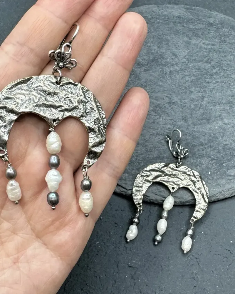Серьги крупные лунница с натуральным жемчугом