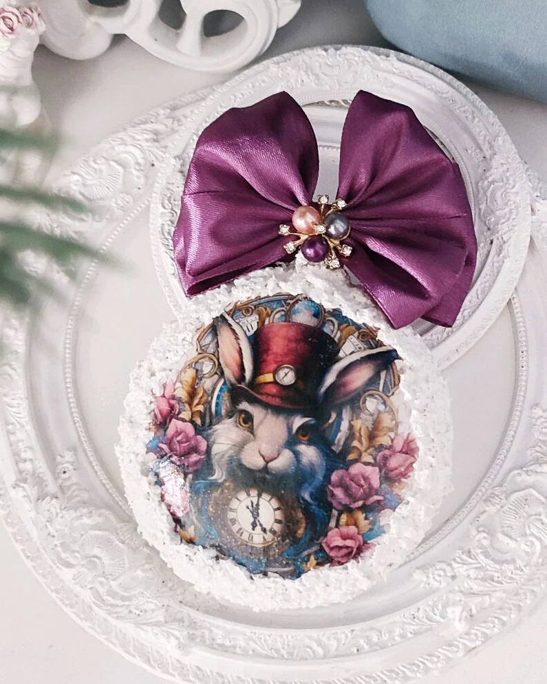 Ёлочная игрушка в форме медальона