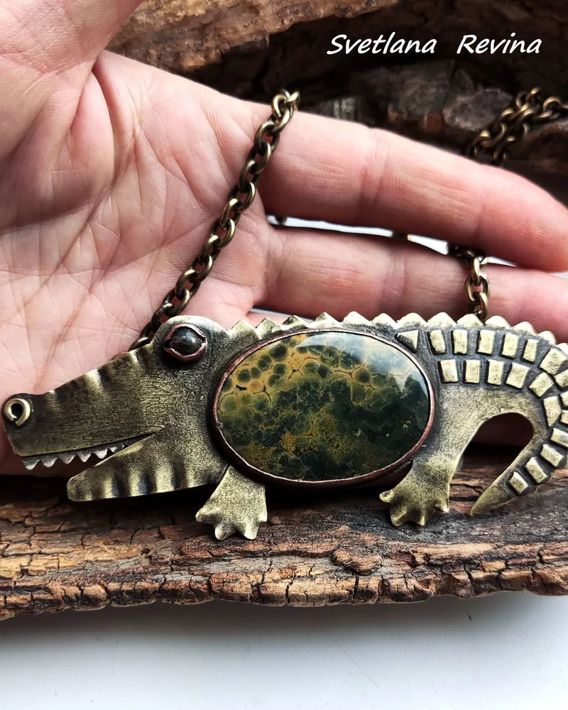 Колье"Crocodile" океаническая яшма, латунь