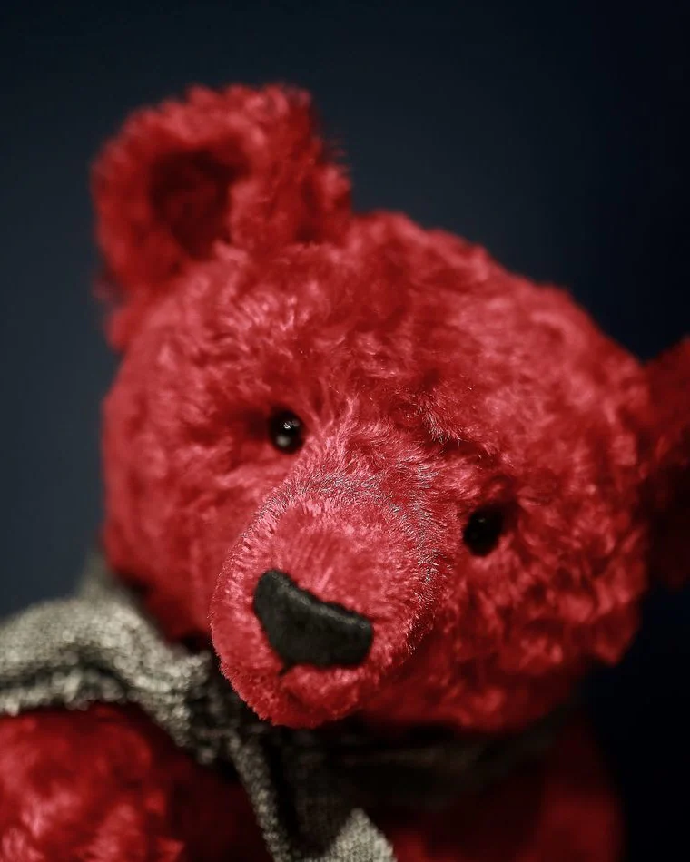 Red bear Паскаль — красный