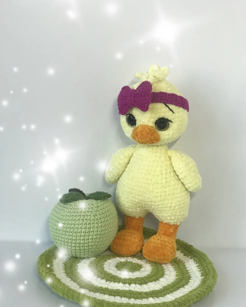 Вязаный жёлтый утёнок амигуруми