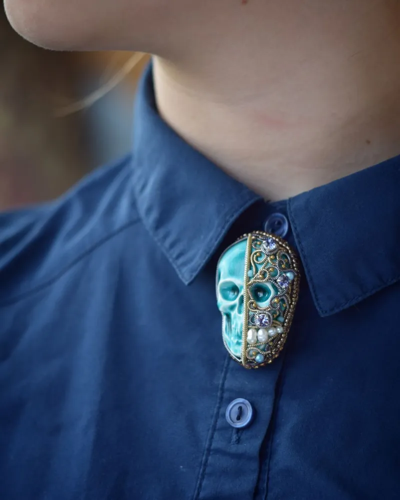 Брошь «Memento mori», голубая