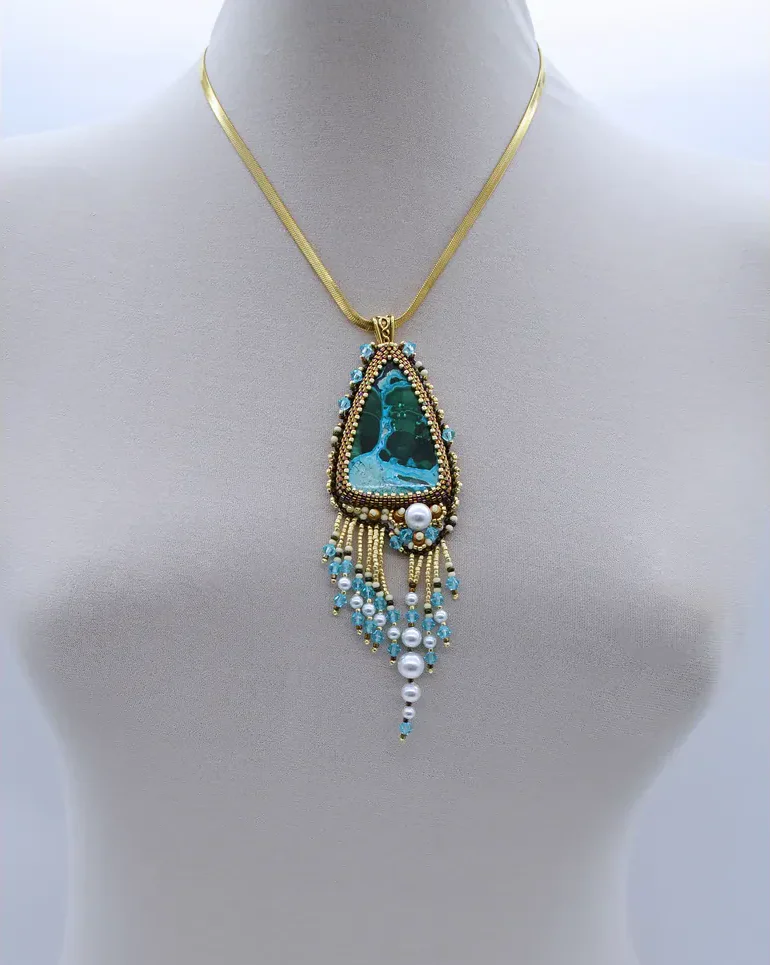 Кулон ручной работы с хризоколлой и Swarovski