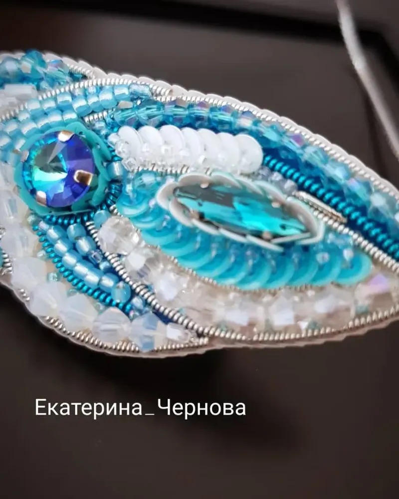 Брошь «Перо цвета неба», голубая
