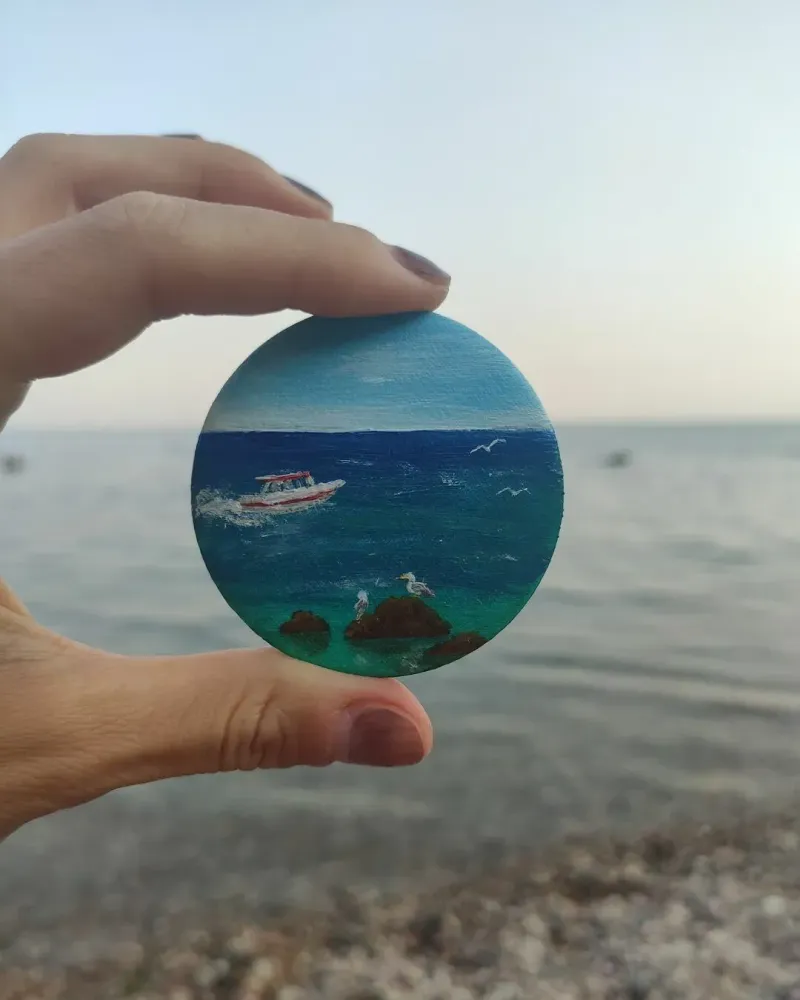 Брошь Катер в море. Миниатюра на Холсте. Морской пейзаж — Брошь