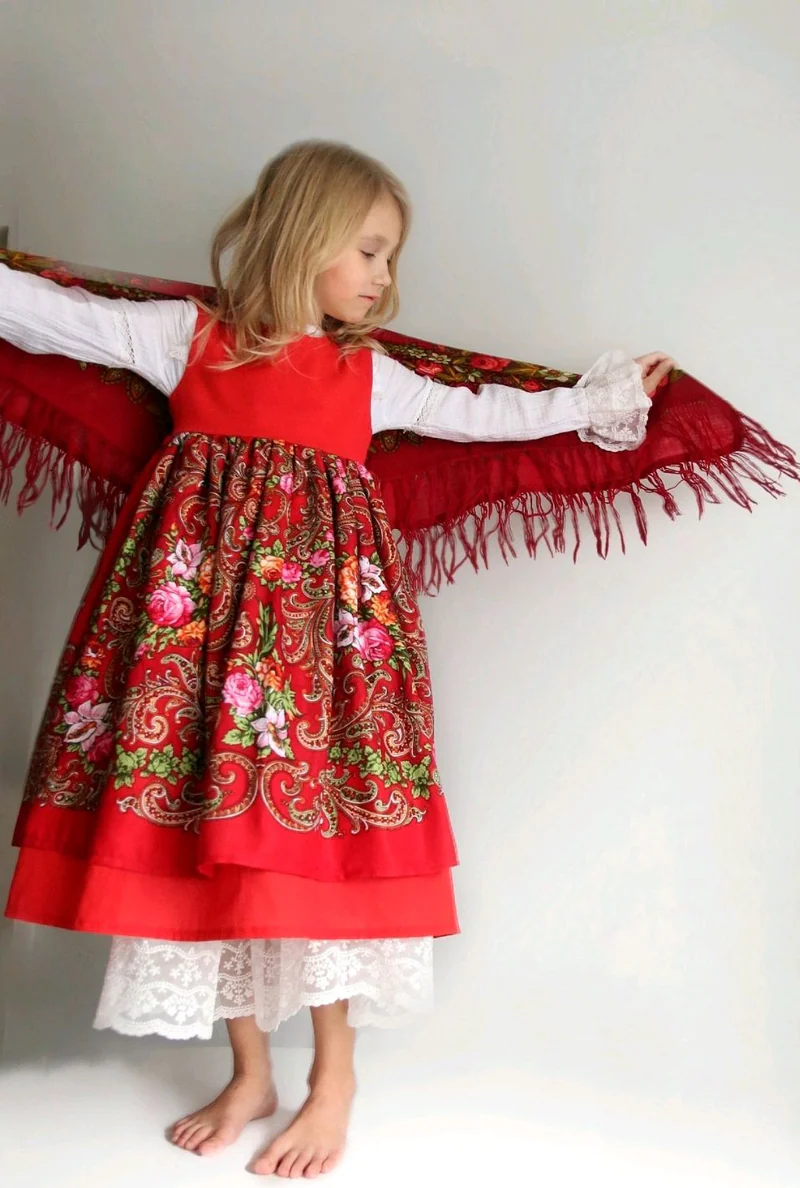 Сарафан на Масленицу — красный цвет