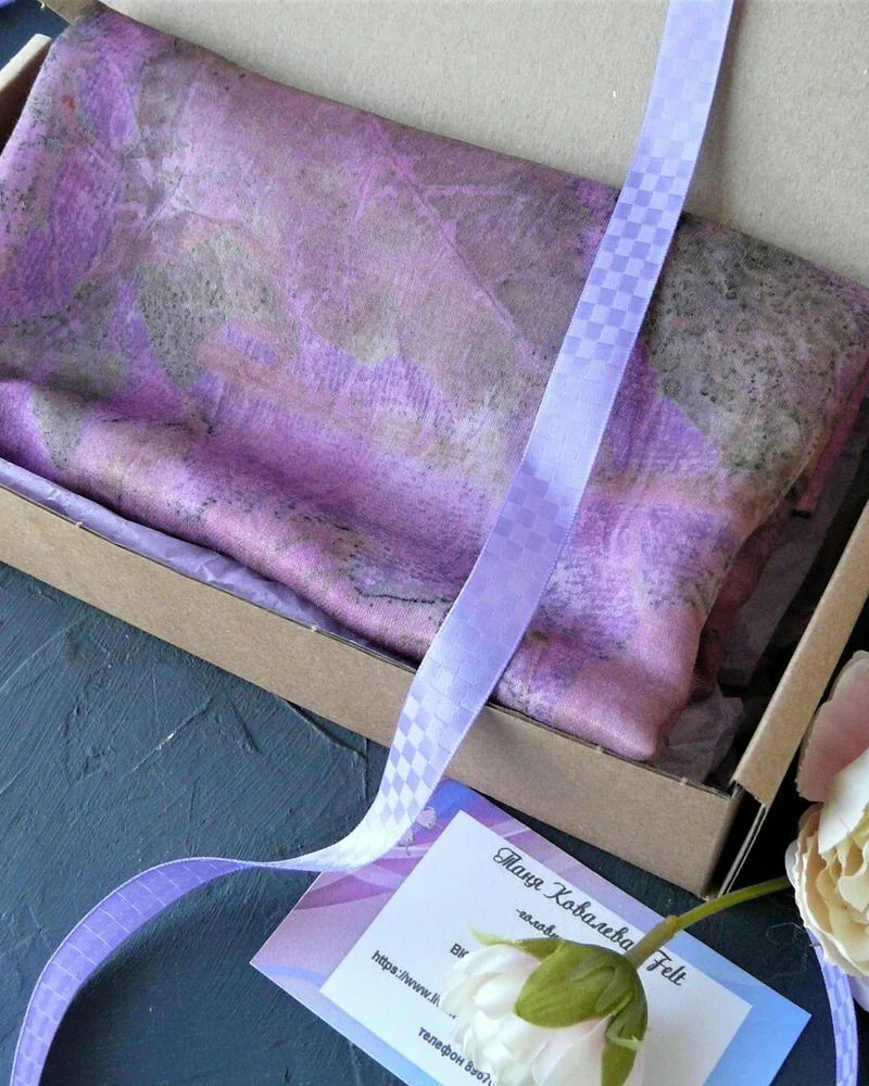 Шейный мужской платок сатиновый с эко принтом. Подарок мужчине