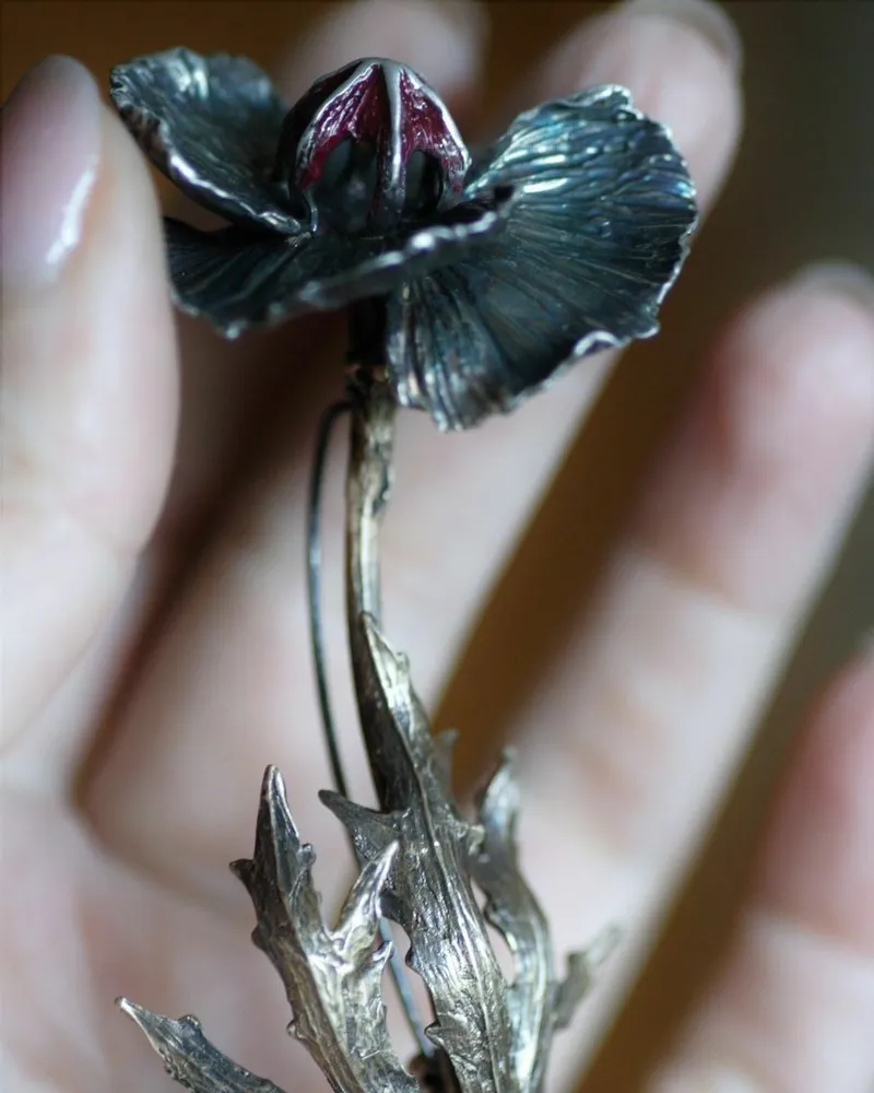 Брошь-кулон "Poppy" — серебристый с красной серединой — Серебристый с красной серединой