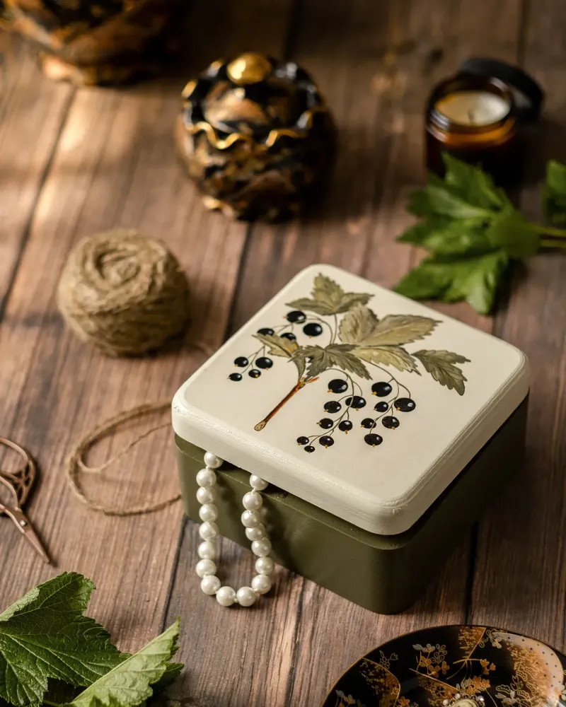 Деревянная шкатулка «С ягодой» — 13,5×7 см