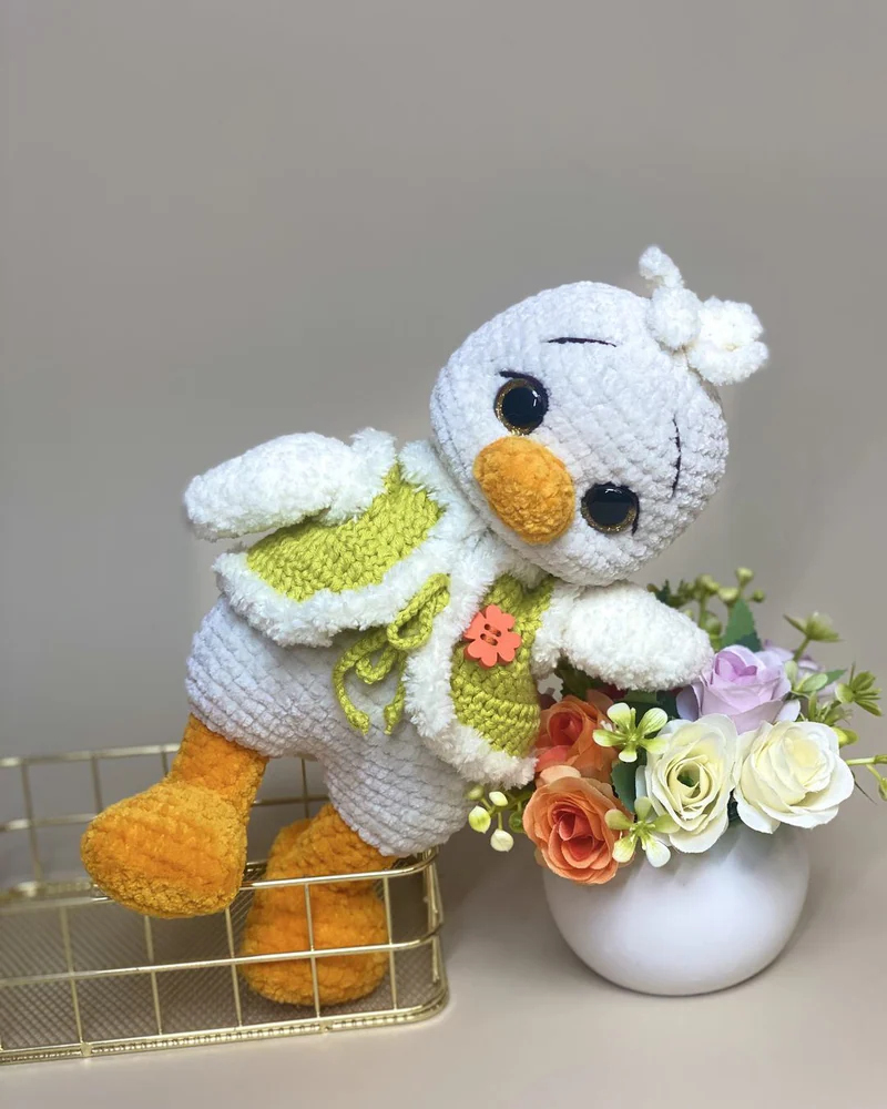 Вязаный белый утёнок амигуруми