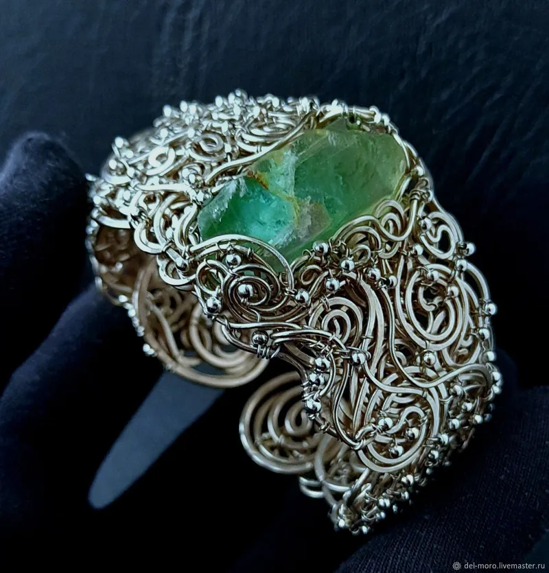 Браслет широкий трайбл с камнем "Mistress of time" — зелёный