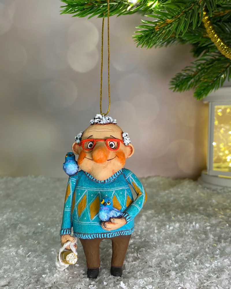 Ёлочная игрушка «Дед с голубем»