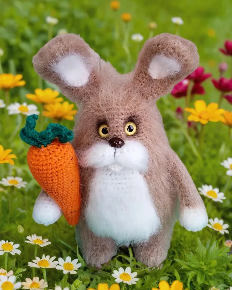 Заяц Ушастик, вязаная игрушка — коричневый