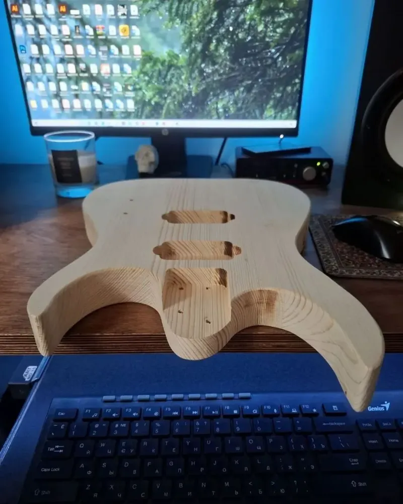 Корпус для электрогитары Superstrat HH из сосны — Сосна