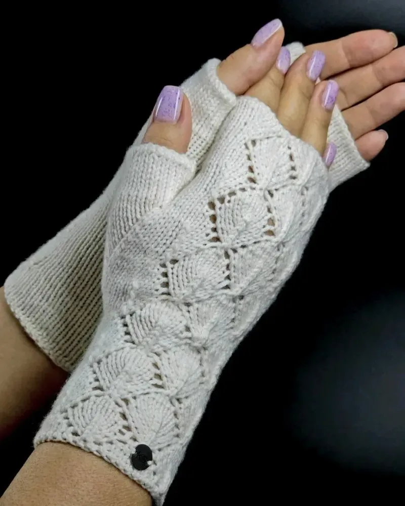 Ажурные митенки из мериноса — Белые