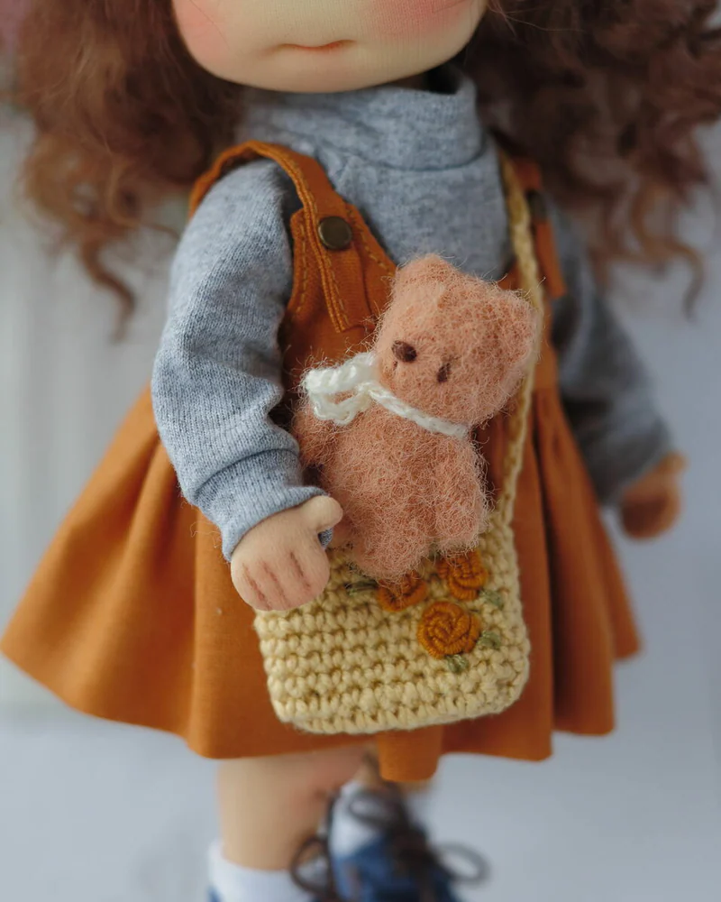 Кукла ручной работы с игрушкой