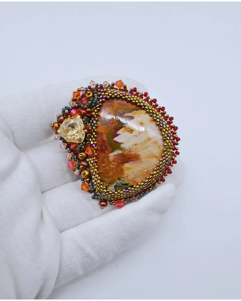 Брошь ручной работы с яшмой и Swarovski