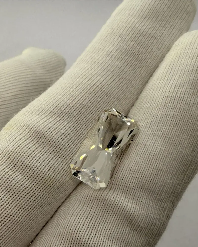 null — 5,78 ct, 15 × 8 × 6 мм