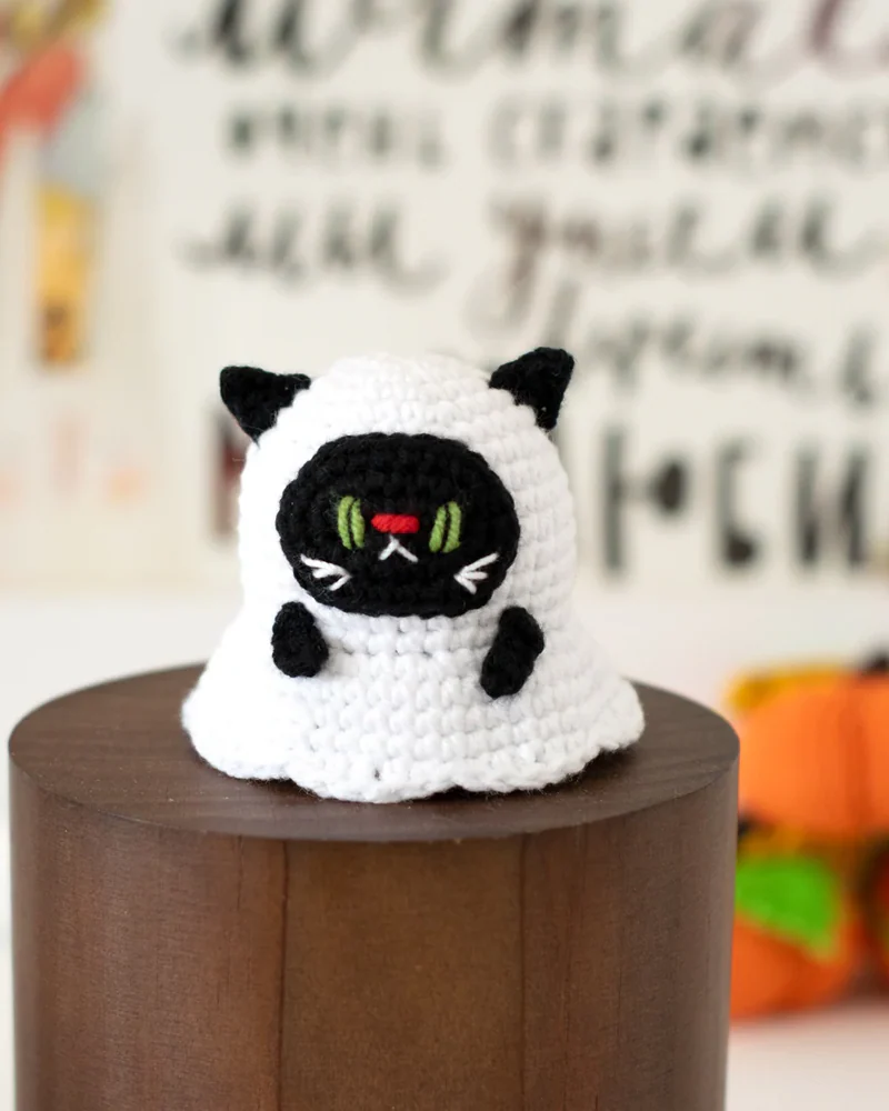 Кот приведение вязаная игрушка