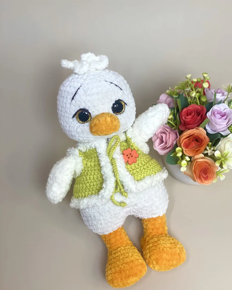 Вязаный белый утёнок амигуруми
