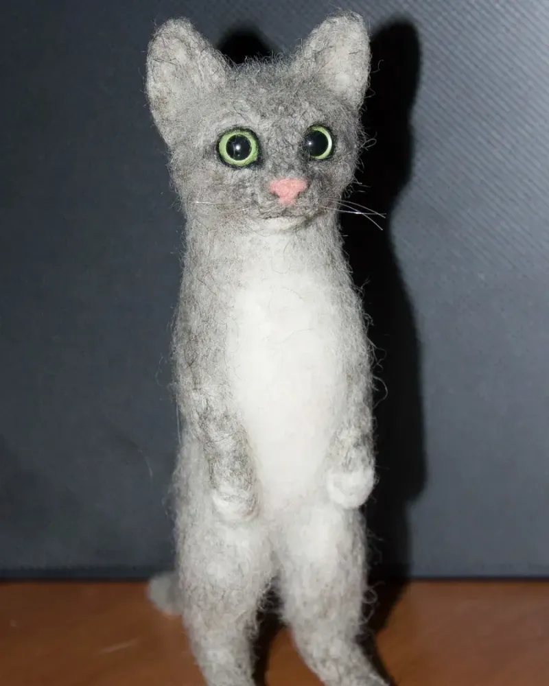 Любопытный котёнок, валяная игрушка — Основной