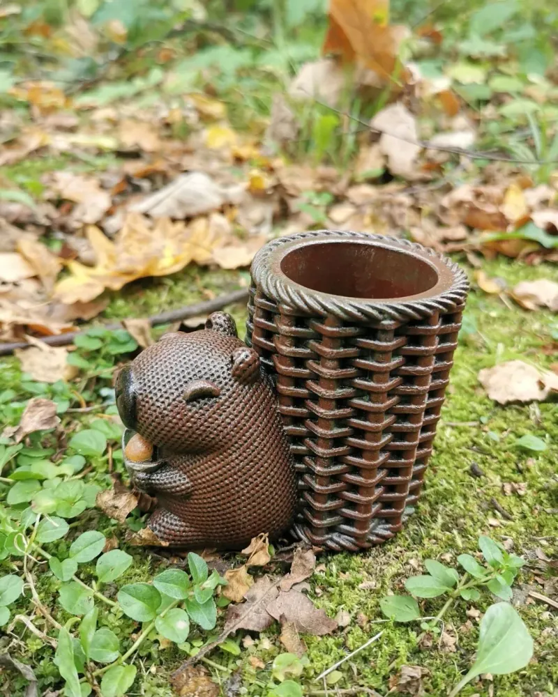 Капибара с корзинкой, кашпо