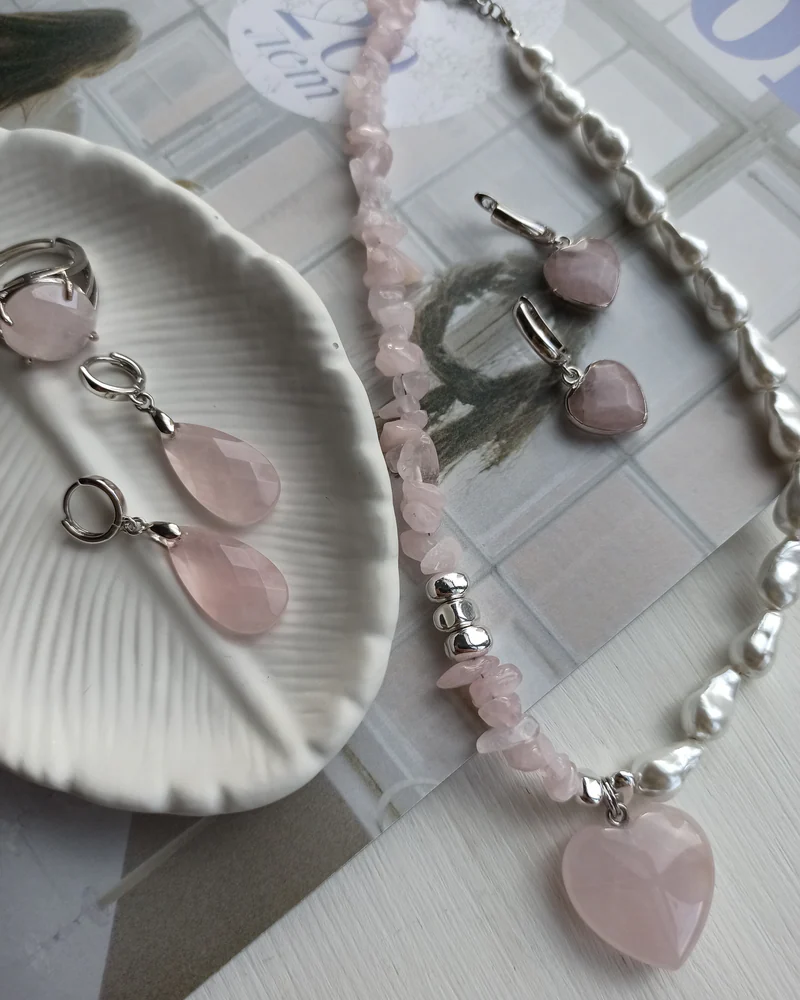 Серьги из розового кварца