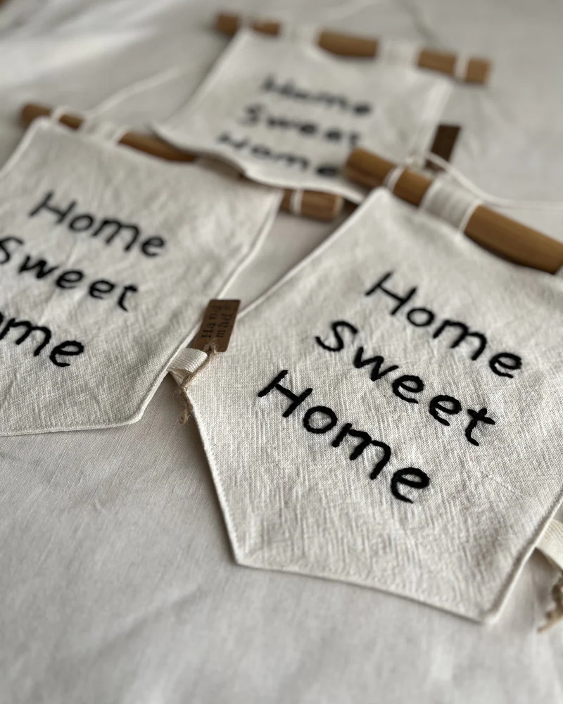 Настенное панно Home Sweet Home — флажок с вышивкой — Основной