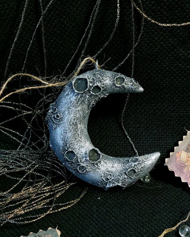 Ёлочная игрушка «Месяц серебряный» из папье-маше — Месяц серебряный