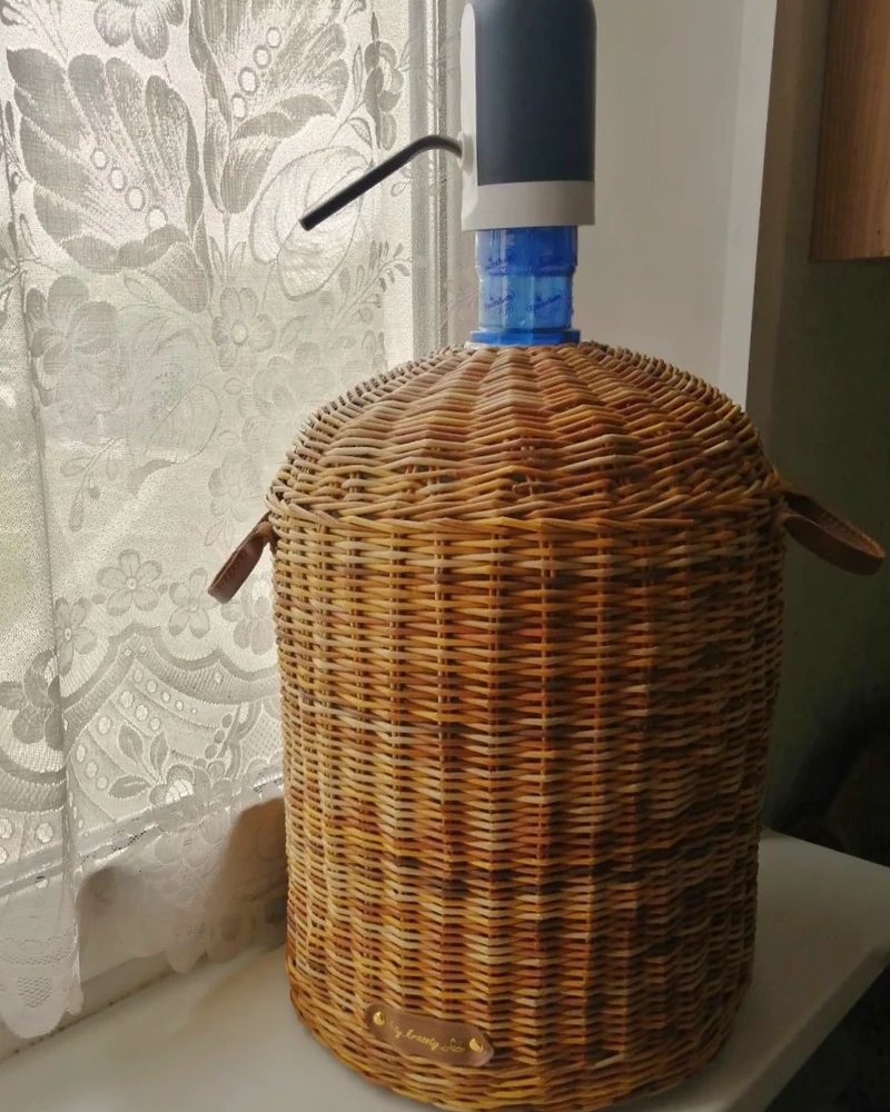 Плетеный чехол для бутыли с помпой