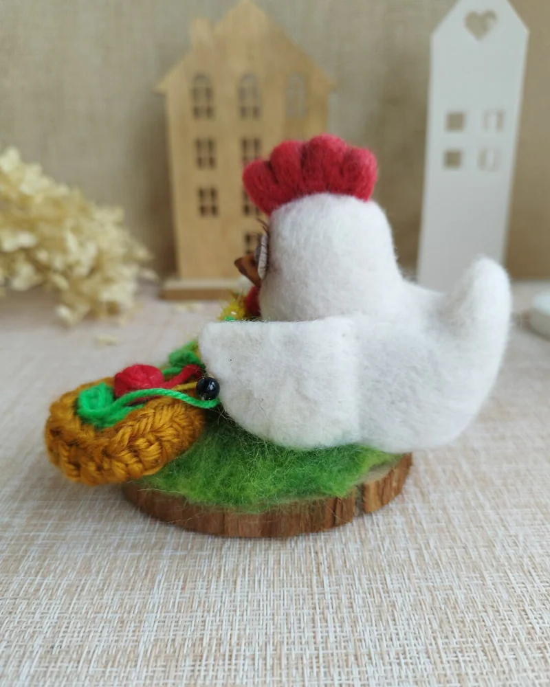 Курица игрушка из шерсти, Войлочная игрушка курочка