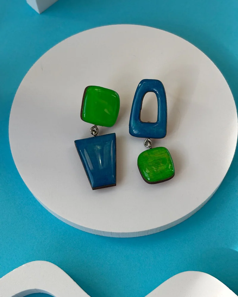 Серьги синие неон асимметрия