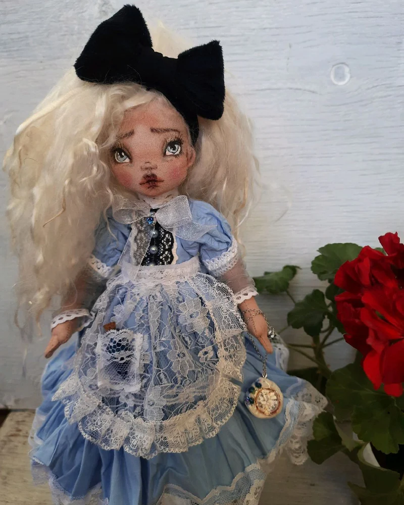 Интерьерная кукла Алиса в зазеркалье