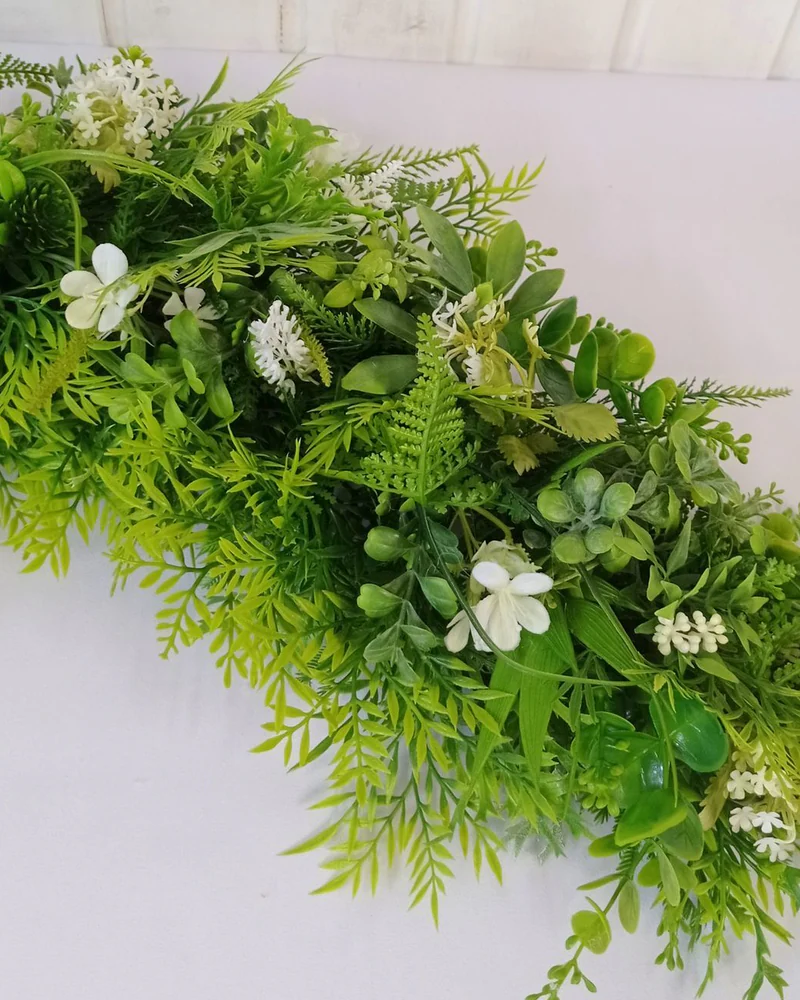 Цветочная гирлянда из искусственной зелени