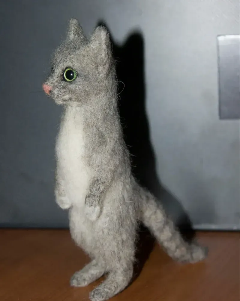 Любопытный котёнок, валяная игрушка — Основной
