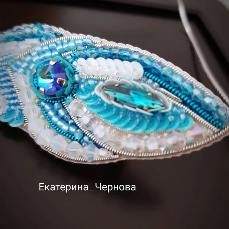 Брошь «Перо цвета неба», голубая