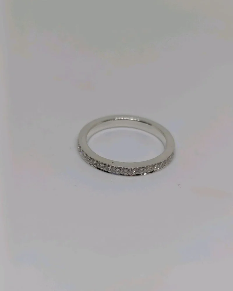 Нежное сияющее колечко