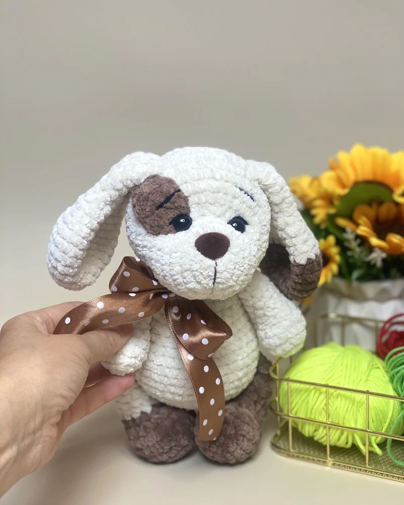 Вязаная белая собачка амигуруми