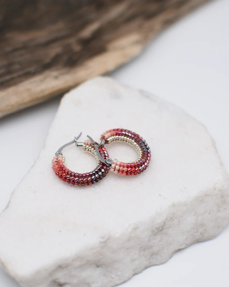 Серьги-кольца из бисера — Красный градиент