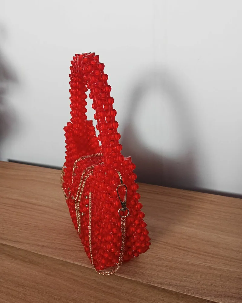 СУМОЧКА ПОЛУКРУГЛАЯ из красных кубических БУСИН