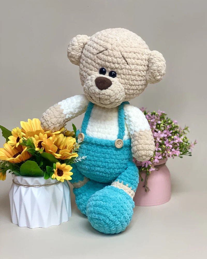 Вязаный бежевый мишка