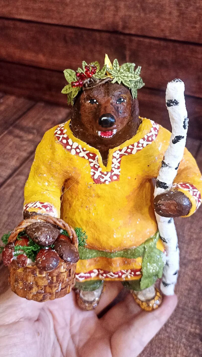 Медведь с лукошком