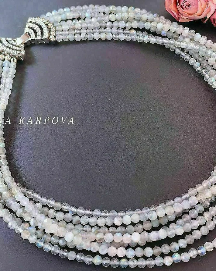 Колье с лабрадором